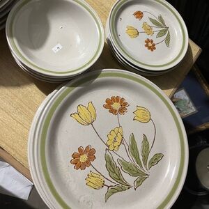 12pc Vintage ‘70s Floral Country Casuals “Sunnyvale” Stoneware 4 place settings